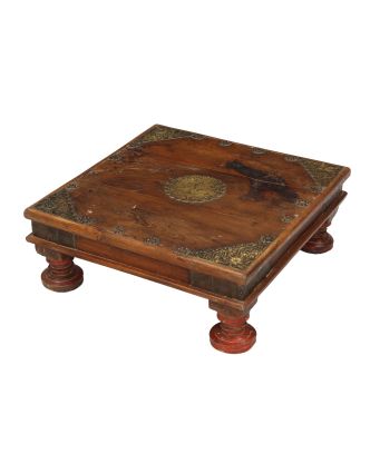 Starý čajový stolek z teakového dřeva zdobený mosazným kováním, 60x60x23cm