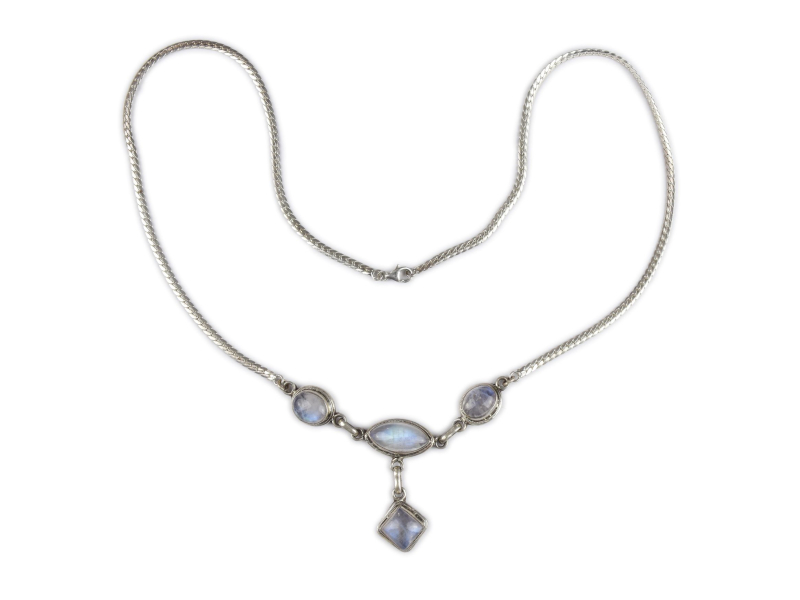 Stříbrný náhrdelník vykládaný měsíčním kamenem, karabinka, délka cca 57cm, 26g