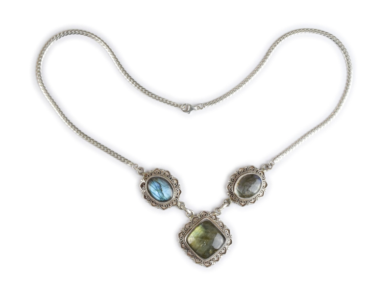 Stříbrný náhrdelník vykládaný labradoritem, karabinka, délka cca 48cm, 36g