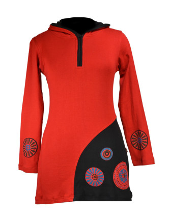 Červeno černé prodloužené mikinové šaty s kapucí, aplikace mandal