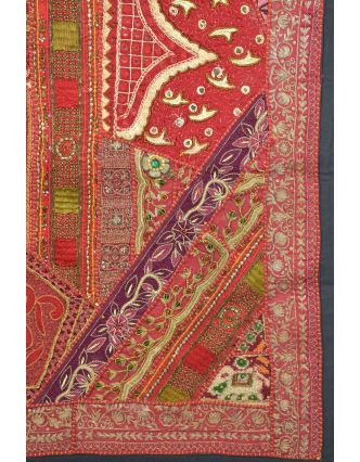 Unikátní tapiserie z Rajastanu, červená, ruční vyšívání, 156x106cm