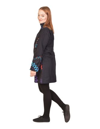 Kabátek černý, bez kapuce, potisk a výšivka, na zip, kapsy, fleece podšívka
