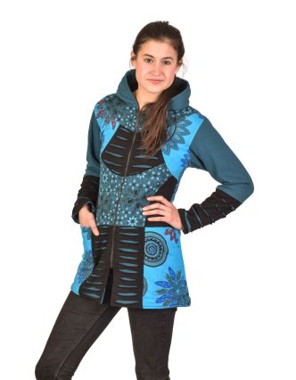 Kabátek s kapucí černo-modrý, potisk a prostřihy, na zip, kapsy, fleece podšívka