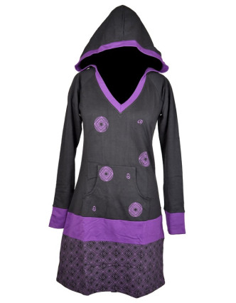 Černo fialové mikinové šaty s kapucí, kapsou a potiskem