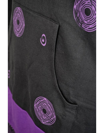 Černo fialové mikinové šaty s kapucí, kapsou a potiskem
