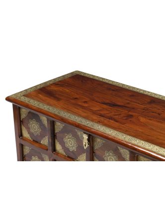 Truhla z palisandrového dřeva zdobená mosazným kováním, 105x50x50cm