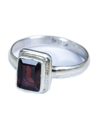 Stříbrný prsten vykládaný almandinem, AG 925/1000, 5g, Nepál