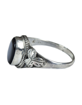 Stříbrný prsten vykládaný černým onyxem, AG 925/1000, 5g, Nepál