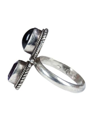 Stříbrný prsten vykládaný ametystem a almandinem, AG 925/1000, 5g, Nepál