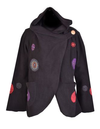 Černý fleecový kabát s kapucí zapínaný na knoflík, aplikace mandal, výšivka
