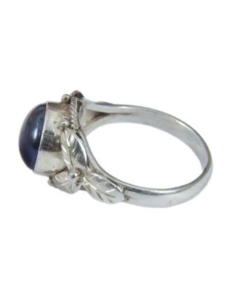 Stříbrný prsten, vel.64, vykládaný perlou