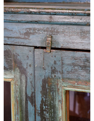 Prosklená skříňka z antik teakového dřeva, modrá patina, 95x50x148cm