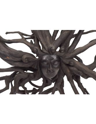 Dřevěná hlava Déví z kořene rambutanu, 145x140cm