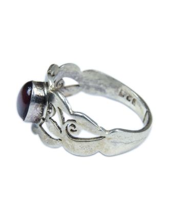 Stříbrný prsten vykládaný almandinem, AG 925/1000, 3g, Nepál