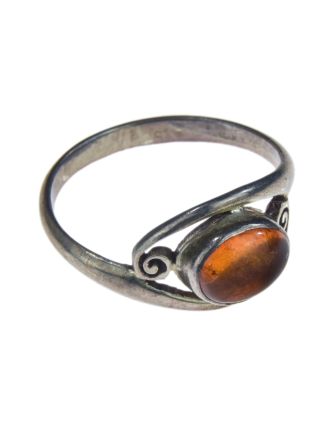 Stříbrný prsten vykládaný jantarem, AG 925/1000, 3g, Nepál