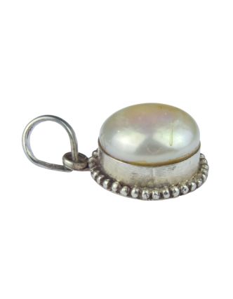 Stříbrný přívěšek vykládaný perlou, výška 25mm šířka 15mm, Nepál, 4g
