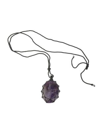 Macramé náhrdelník s ametystem na stahovací šňůrce, obvod až 78cm
