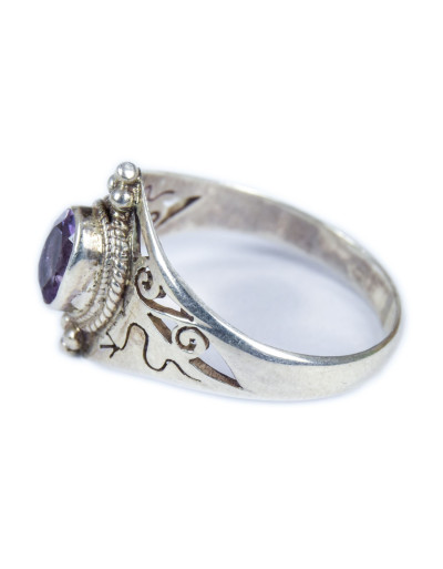 Stříbrný prsten vykládaný broušeným ametystem, AG 925/1000, 3g, Nepál
