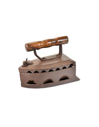 Malá antik žehlička z Gujaratu s dřevěnou rukojetí, 21x11x17cm