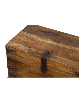 Stará truhla z teakového dřeva, železné kování, 69x37x38cm