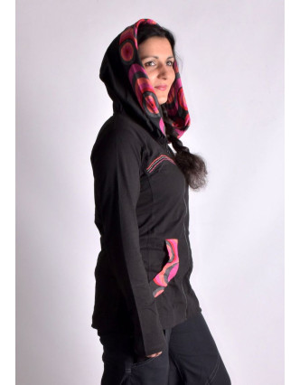 Černo-růžová mikina s kapucí zapínaná na zip, kapsy, potisk a výšivka