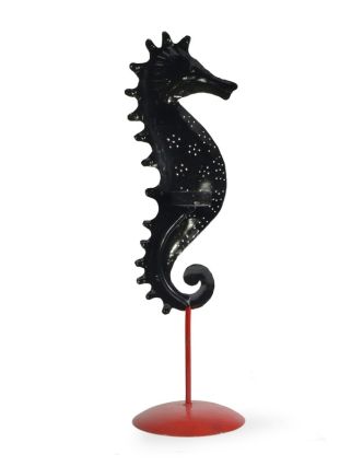 Ručně malovaný svícen mořský koník - sv.fialový, tepaný kov, střední 10x10x36cm