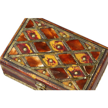 Dřevěná truhlička zdobená mosazným kováním, vykládaná kostí, 15x10x7cm