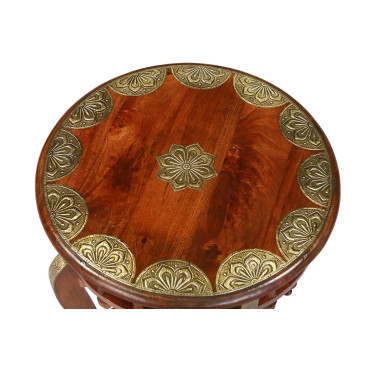 Květinový stolek, zdobený mosazným kováním, 46x46x46cm