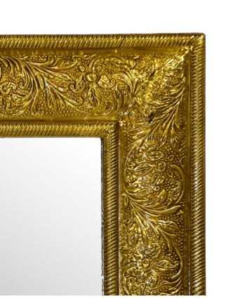 Zrcadlo v dřevěném rámu zdobené mosazným kováním, 45x60x4cm