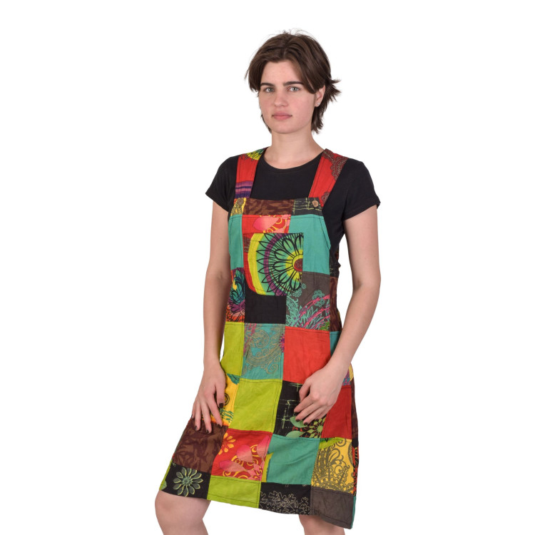 Krátké šaty s laclem a kapsou, multibarevný patchwork, bavlněné plátno