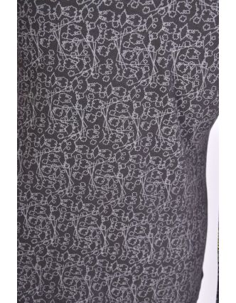 Černé tričko s dlouhým rukávem, šedý celopotisk a barevná mandala, V výstřih