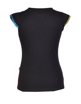 Černé tričko s krátkým rukávem a multibarevným designem