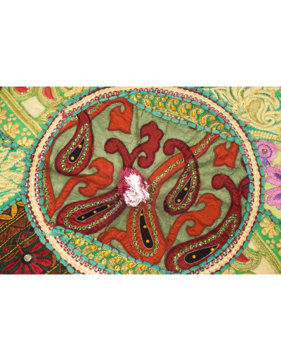 Taburet z Rajasthanu s bohatou Ari výšivkou, průměr 49cm výška 36cm patchwork